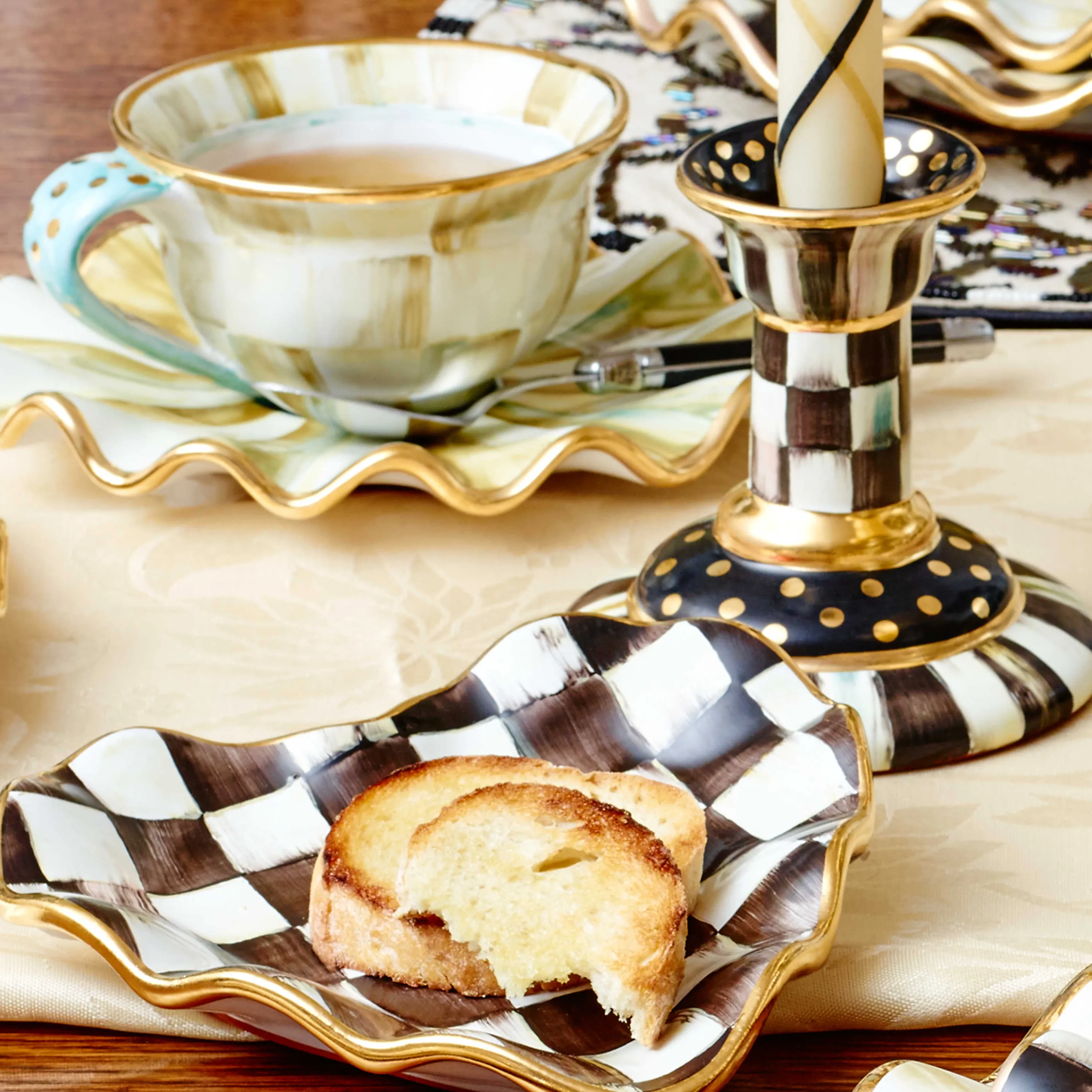 Courtly Check Fluted Heart Plate