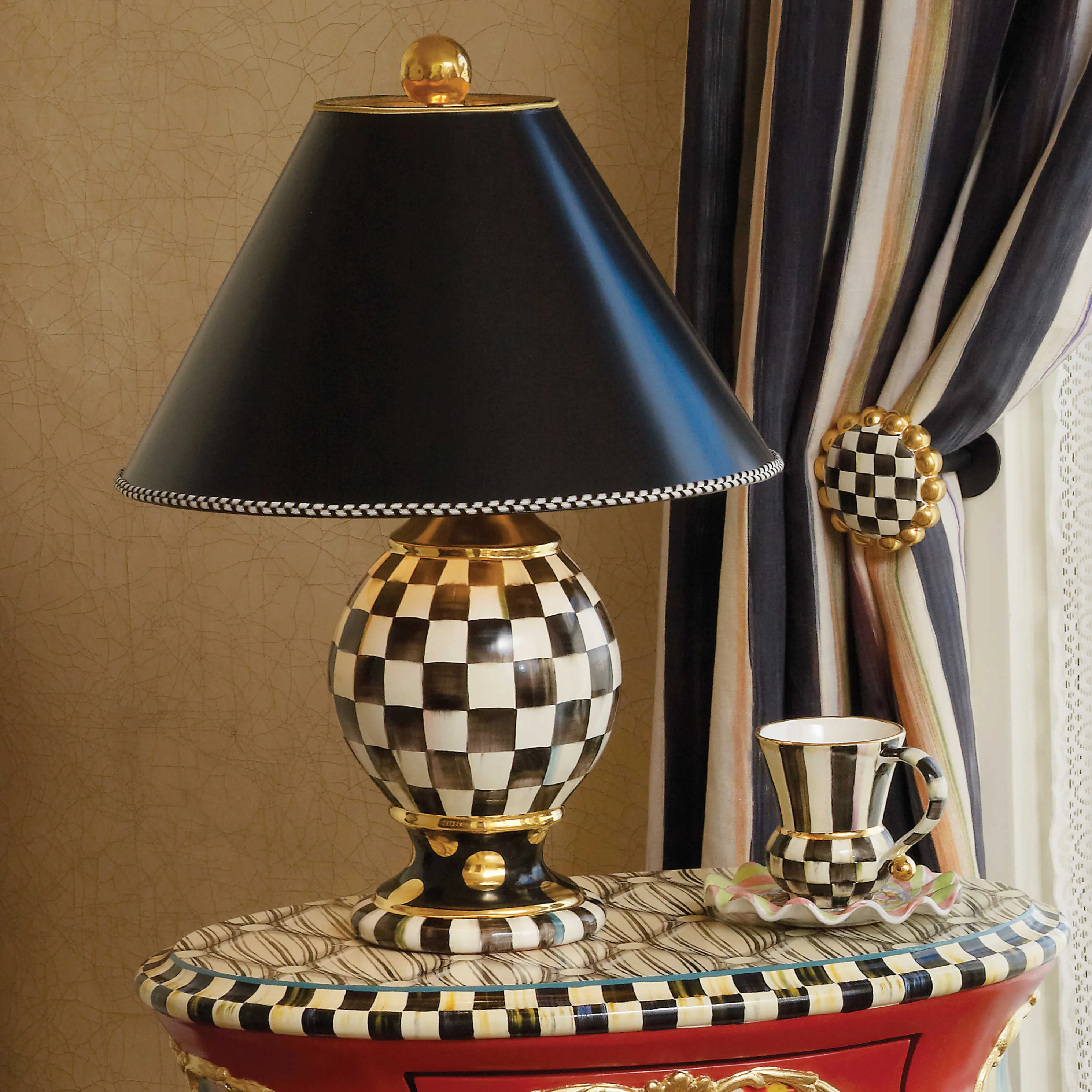 Courtly Check Globe Lamp