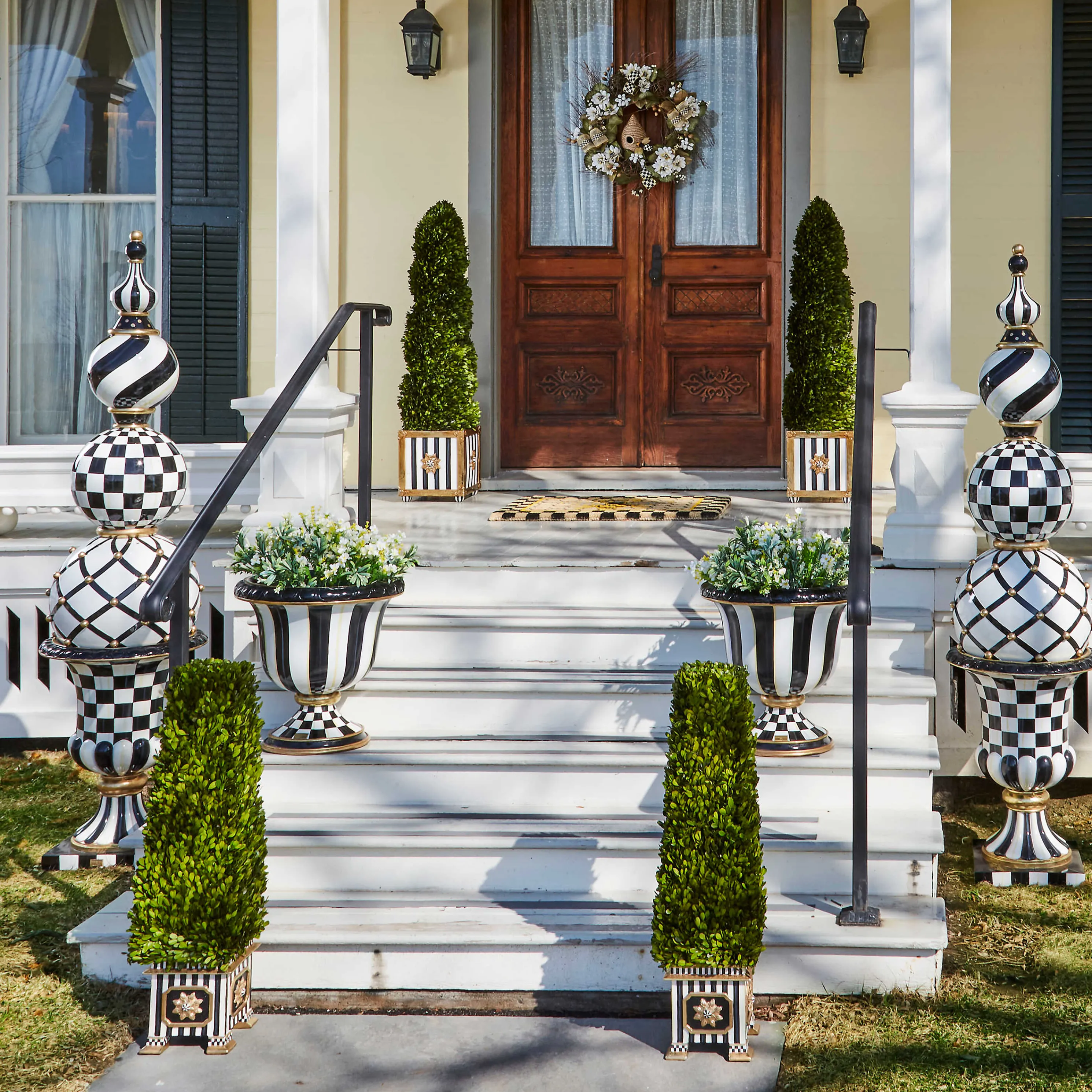 Courtly Check Pedestal Urn