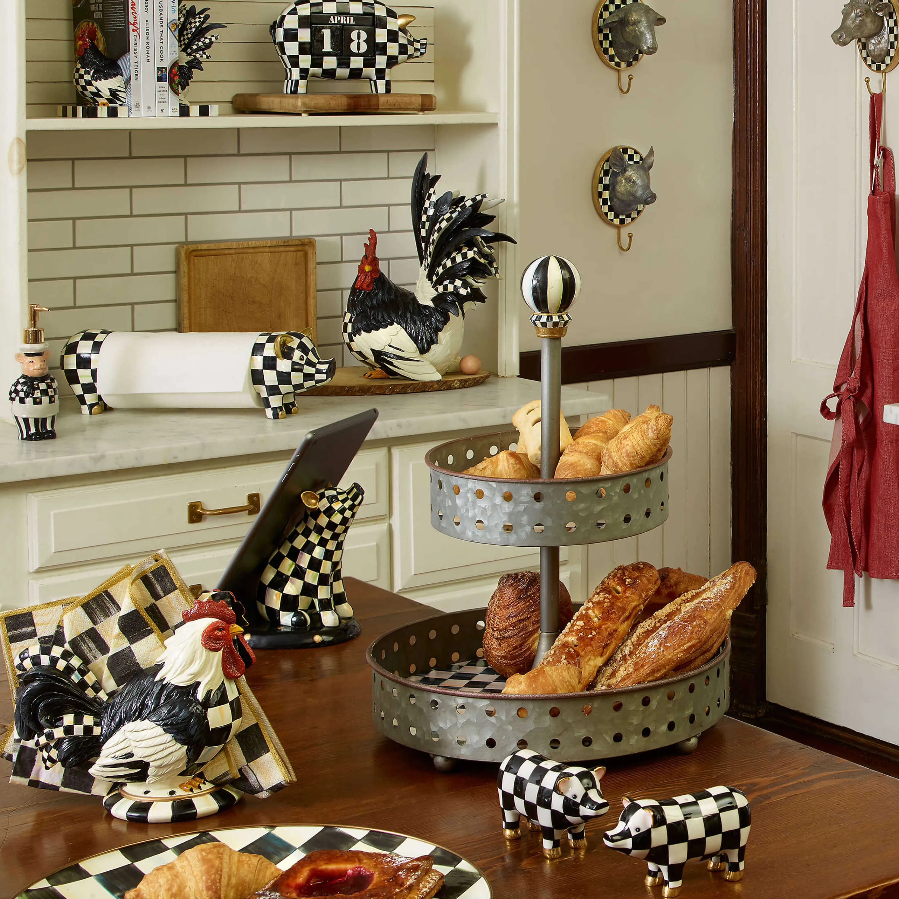 Courtly Check Pig Paper Towel Holder