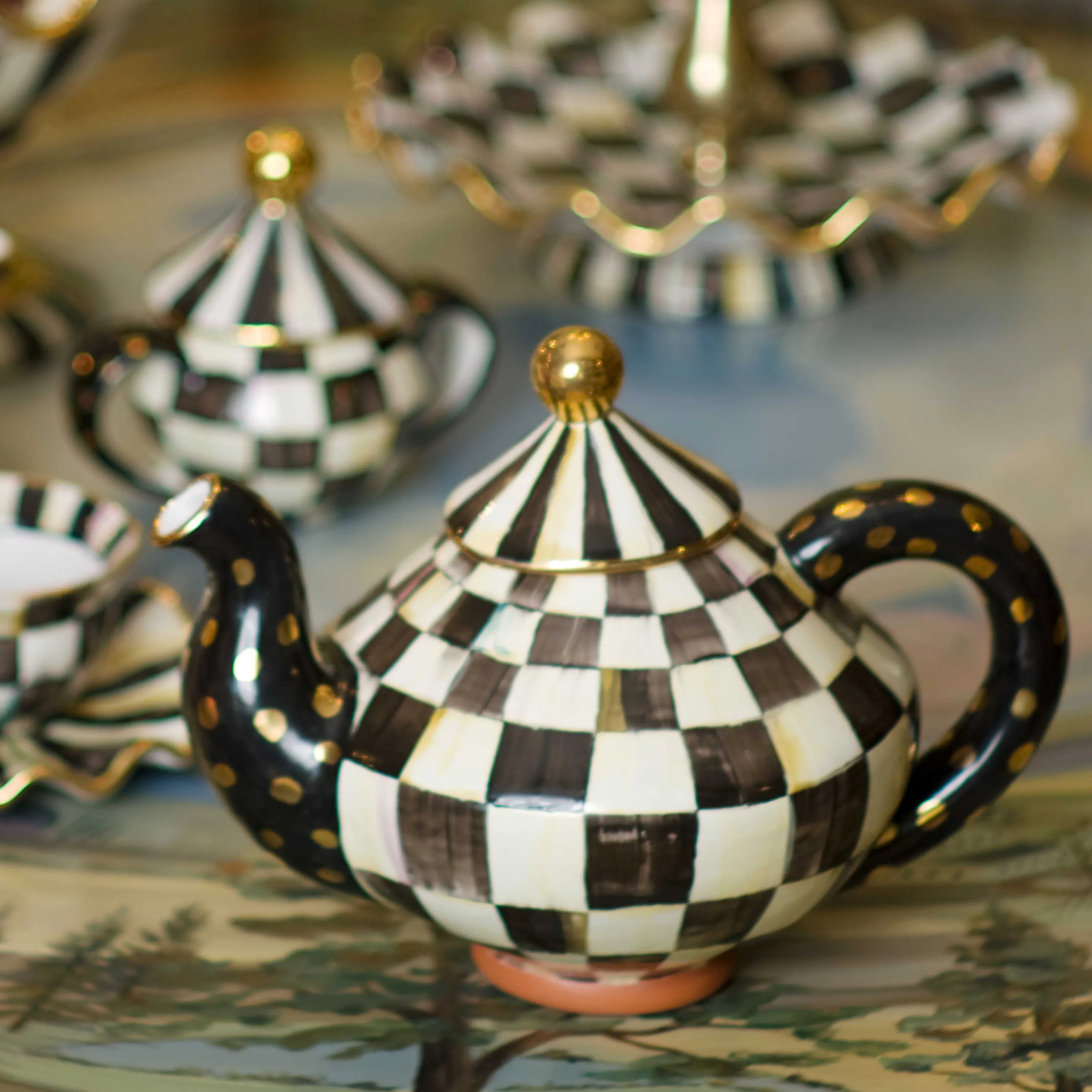 Courtly Check Teapot