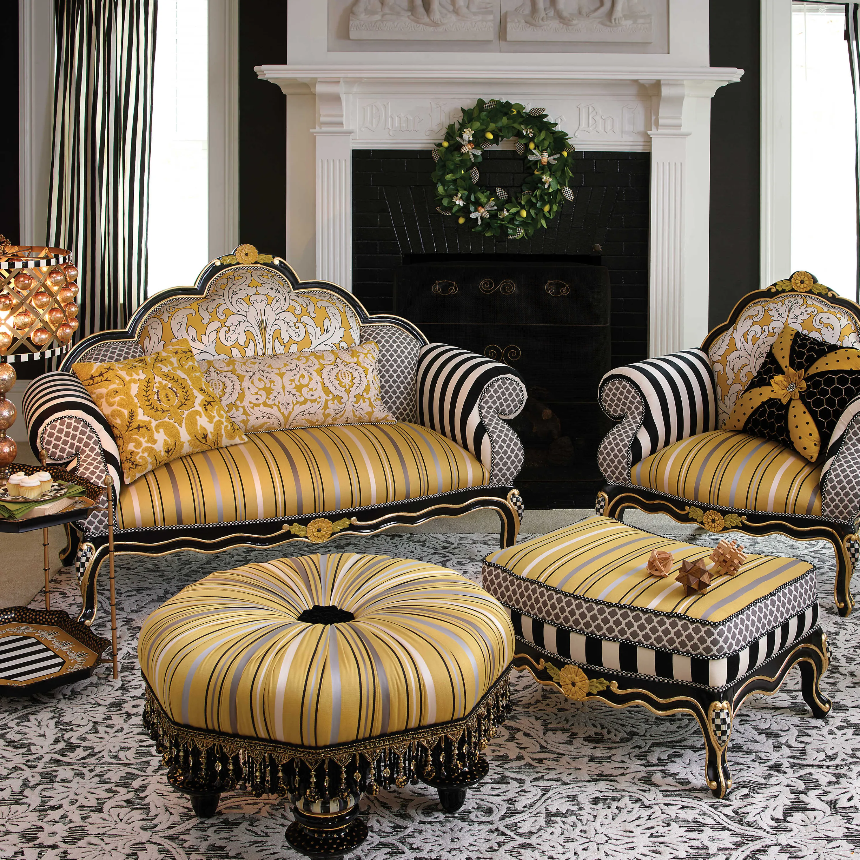 Queen Bee Loveseat